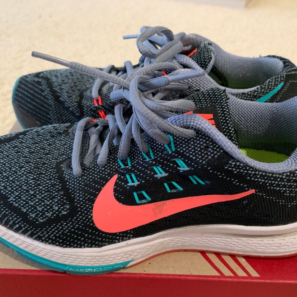 Nike Air Zoom Structure 18 Shoes - Size 6
